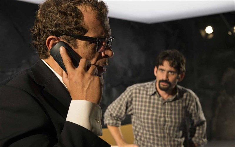 o-theos-tis-sfagis-epistrefei-sto-theatro-athinon