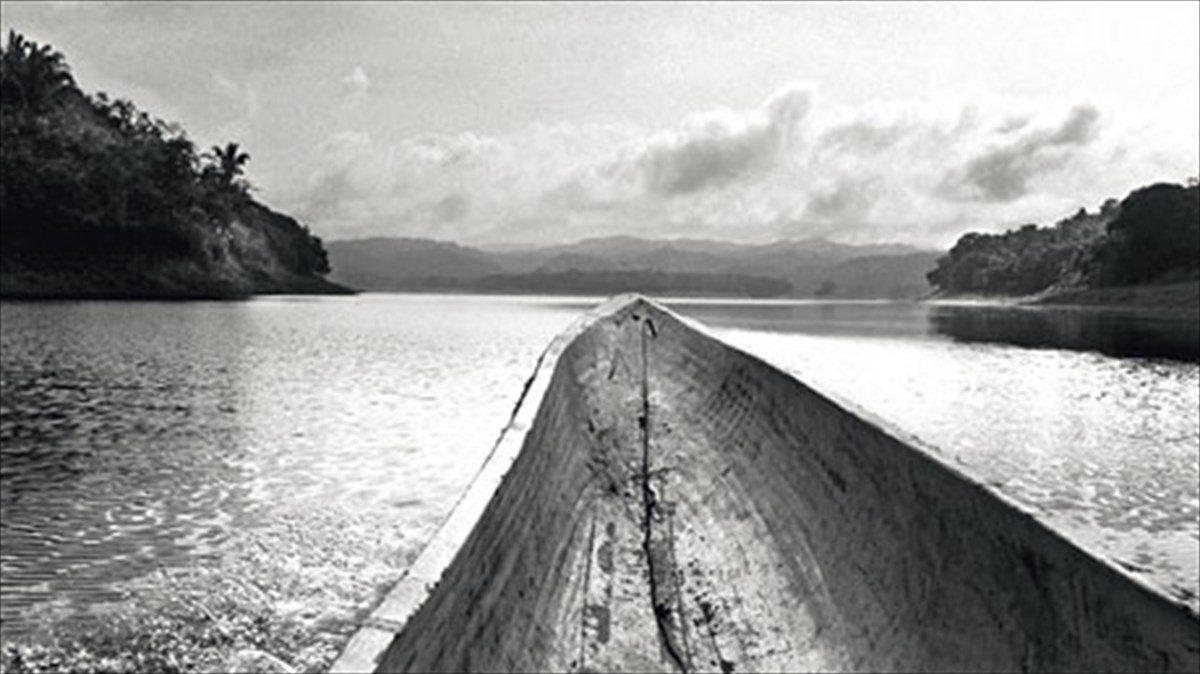 ena-bazaar-ksanazontaneuei-ti-laiki-diastasi-tis-fotografias