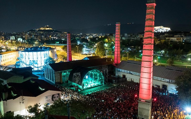 o-stauros-tou-notou-gia-tria-bradia-stin-texnopoli