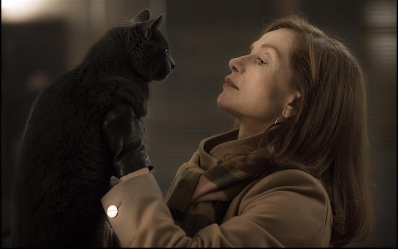 to-elle-diathetei-mia-spoudaia-izampel-iper-alla-moiazei-me-xameni-eukairia