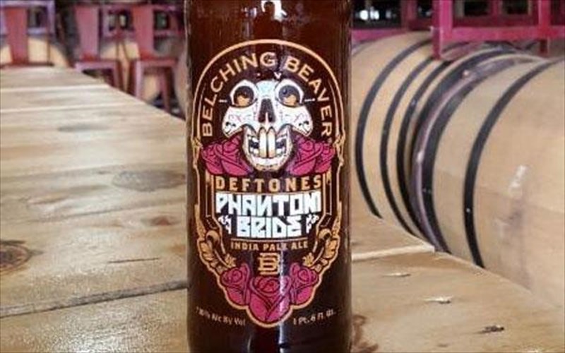 meta-tous-acdc-kai-tous-motorhead-oi-deftones-lansaroun-ti-diki-tous-mpura