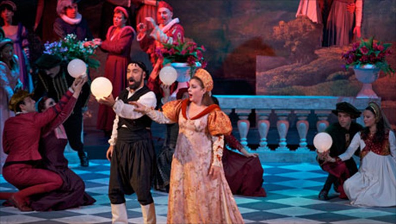 i-kritikopoula-ksana-sti-luriki