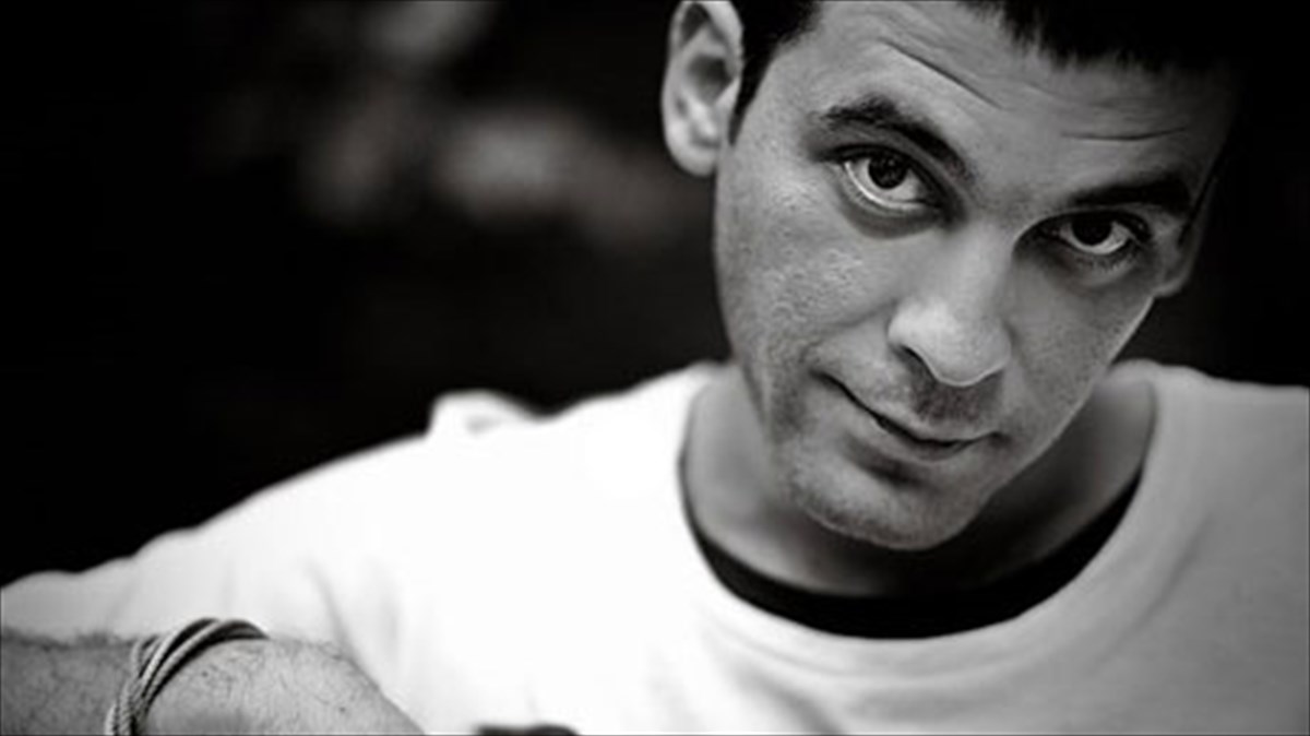 o-apostolos-rizos-bazei-ti-gunaika-ston-purina