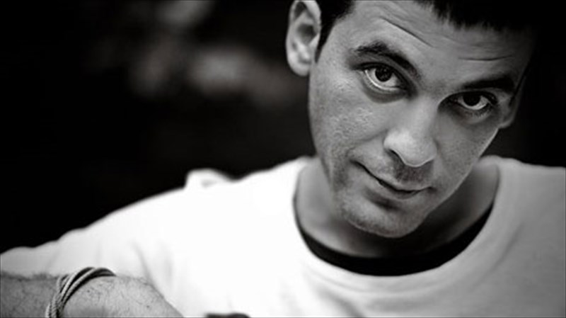 o-apostolos-rizos-bazei-ti-gunaika-ston-purina