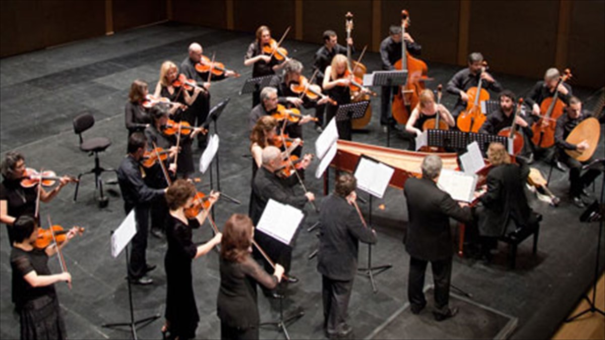 i-kamerata-taksideuei-sti-bienni-tou-1800