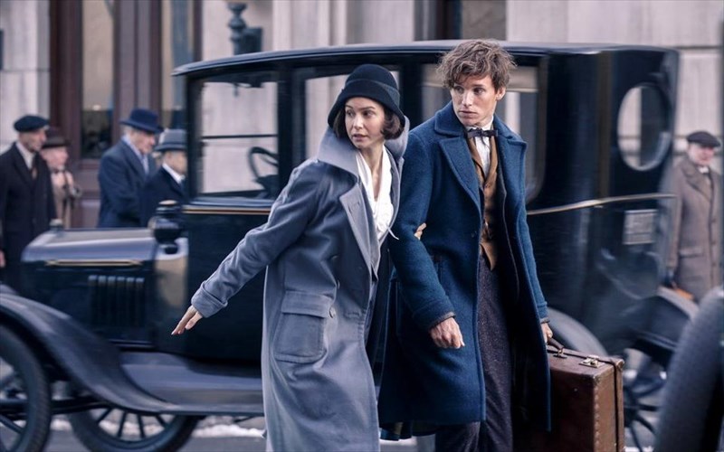 i-tz-k-rooulingk-sxediazei-pente-nees-fantastikes-tainies