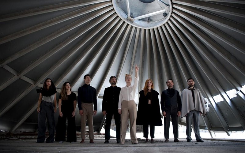 enas-oneirikos-mikros-prigkipas-afieromenos-sto-paidi-pou-exoume-afisei-piso-mas