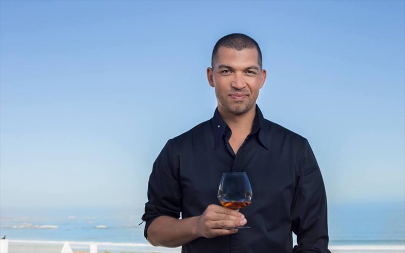 reuben-riffel-o-andras-tis-diplanis-portas-pou-diaprepei-os-sef-sti-n-afriki-andras-tis-diplanis-portas-pou-diaprepei-os-sef-sti-n-afriki