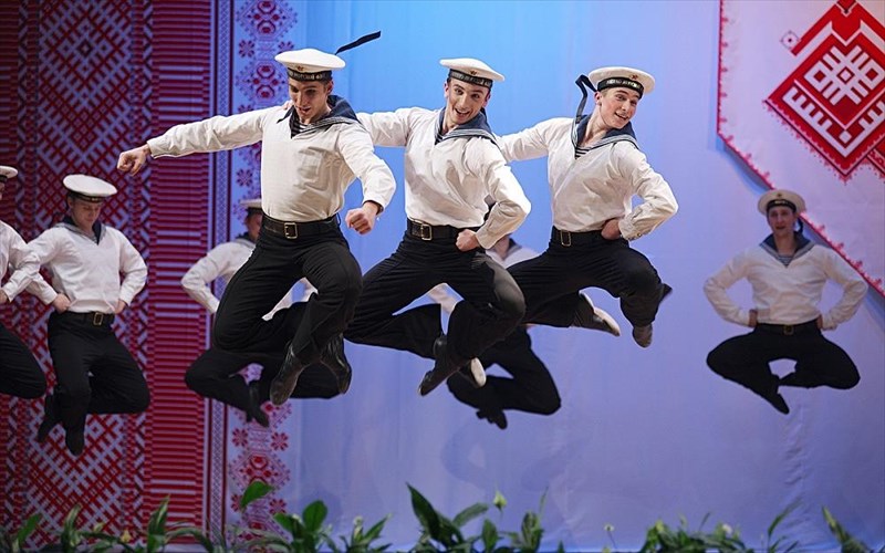 to-kratiko-akadimaiko-xorotheatro-mosxas-fernei-ti-rosiki-psuxi-stin-athina