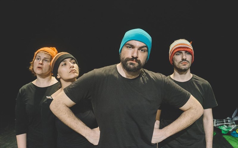 prosfora-gia-treis-parastaseis-apo-to-theatro-thiseion