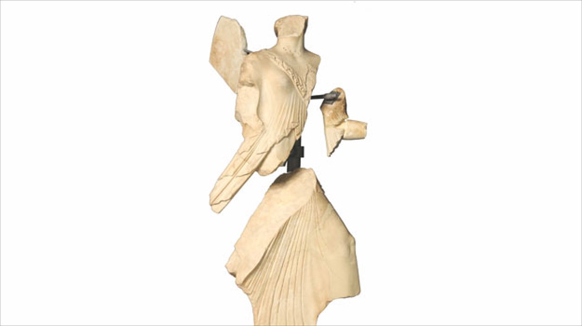 to-agalma-tou-kallimaxou-sunarmologeitai-ksana-meta-apo-2500-xronia