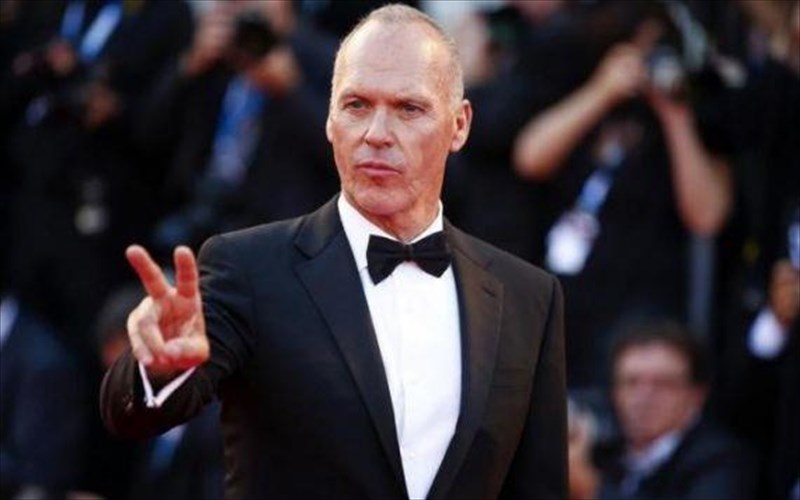 maikl-kiton-enas-batman-polema-ton-spider-man