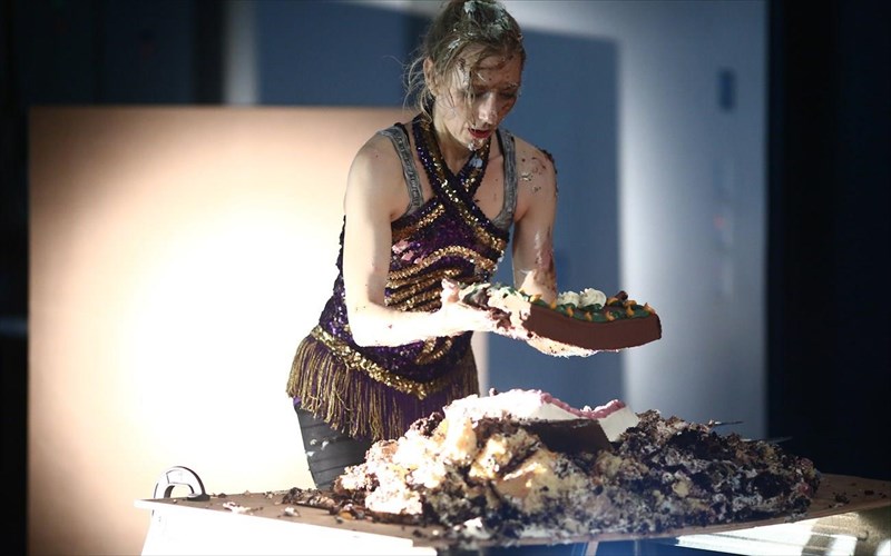 i-theatriki-protoporia-ton-ipa-sti-stegi