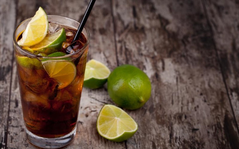 to-theio-tragi-ksekina-tis-geusignosies-apostagmaton