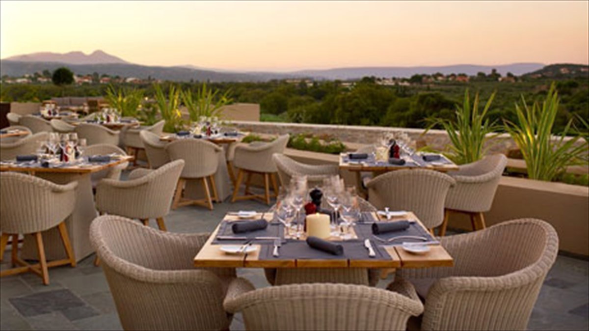 flame-apo-to-costa-navarino-stin-elounta