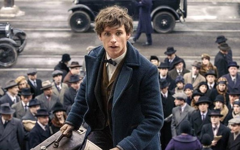 mia-kommeni-skini-tha-allaze-ta-panta-sta-fantastika-zoa