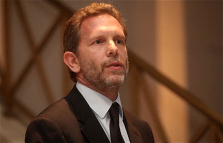 oi-nees-epitropes-kratikon-logotexnikon-brabeion