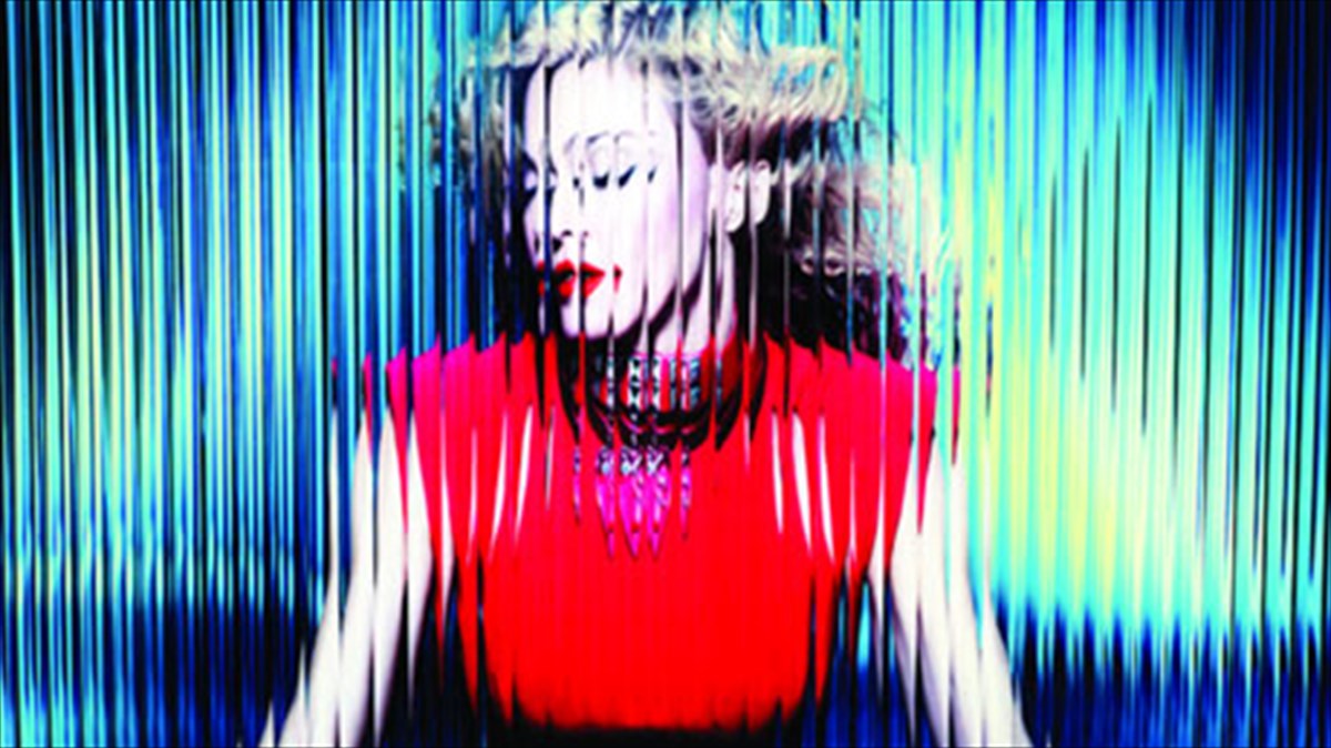 i-madonna-pianei-korufi-sta-charts-kai-ananeonei-ton-mutho-tis