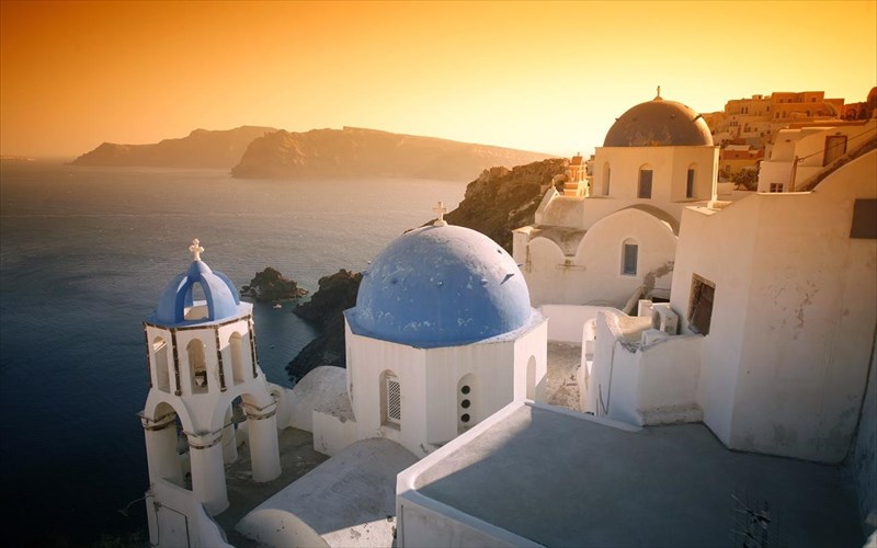 epta-anepanaliptoi-taksidiotikoi-proorismoi-apo-ti-santorini-mexri-to-nisi-tou-pasxa