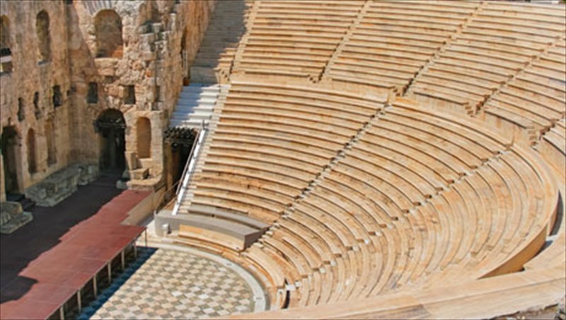 oristikan-oi-epitropes-gia-ta-kratika-brabeia-suggrafis-theatrikou-ergou