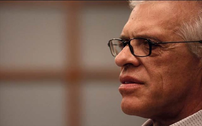 o-neos-proedros-tou-festibal-athinon-giannis-milios-apanta-stous-epikrites-tou