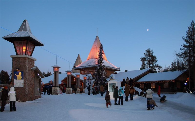 oi-pio-omorfes-xristougenniatikes-taksidiotikes-empeiries