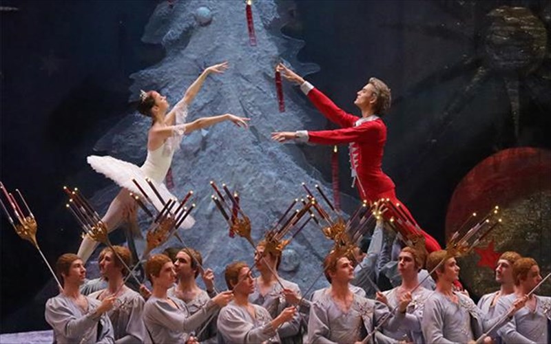 o-karuothraustis-zontana-apo-ti-mosxa-sto-megaro-mousikis