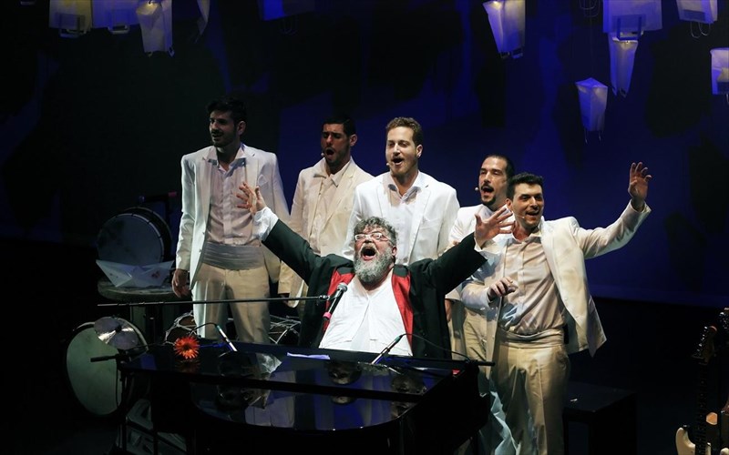 kritiki-mousikotheatriki-parastasi-me-stoxasmo-sugkinisi-kai-euoxia