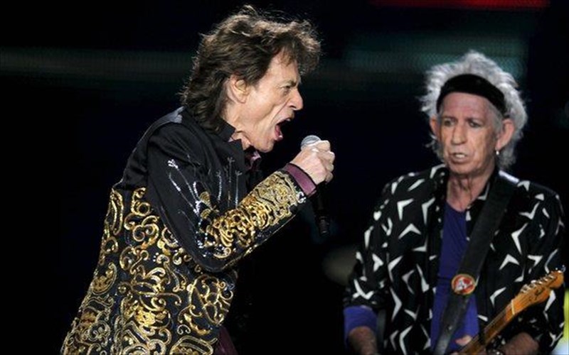 oi-rolling-stones-paraitountai-tis-amoibis-tous-gia-to-single-tis-Jo-cox