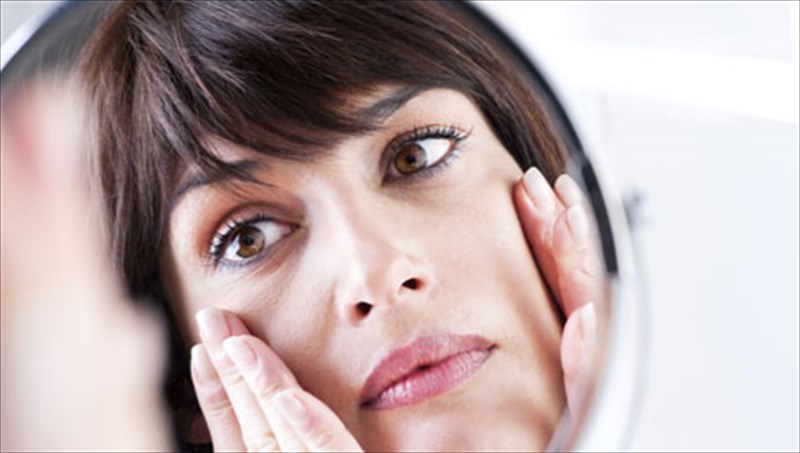 okto-fusikoi-tropoi-gia-na-apallageite-apo-tous-maurous-kuklous-sta-matia