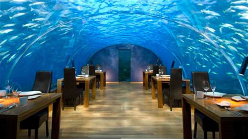 ta-10-pio-paraksena-estiatoria-tou-kosmou