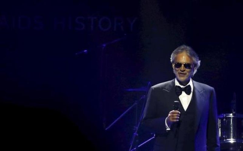 akuro-tou-donald-trump-ston-andrea-bocelli