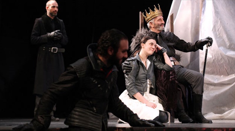 o-nikitas-tsakiroglou-ermineuei-ton-basilia-lir