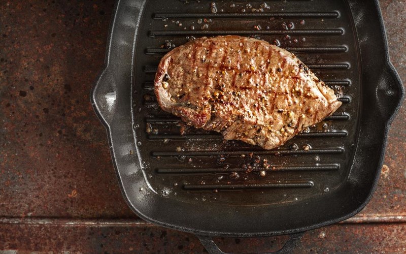 pos-na-psisete-tin-teleia-mprizola-me-tis-sumboules-tou-anthony-bourdain