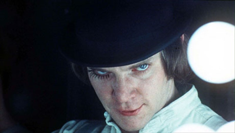 festibal-me-kourdisto-portokali-kai-robocop