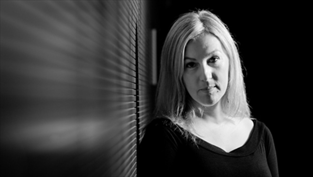 paramuthia-austira-gia-enilikes