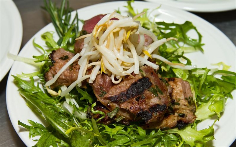 ti-sumbainei-otan-trome-mono-psita-me-salata-gia-na-adunatisoume