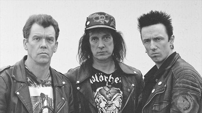 punk-bradia-sto-gagarin-me-tous-vibrators