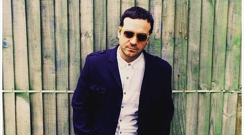 vassilikos-unplugged-se-mia-apo-tis-spanies-pleon-emfaniseis-tou-stin-athina