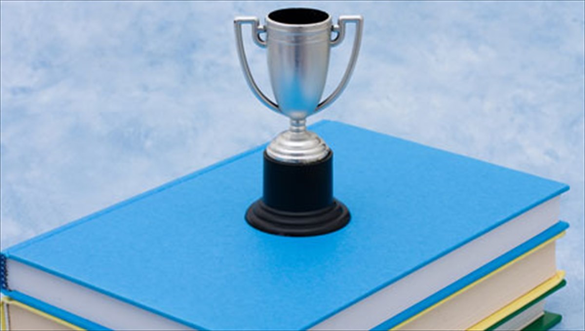 to-mellon-mesa-apo-ta-matia-enos-nompelista