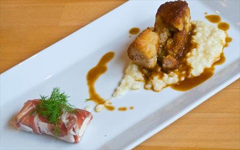 to-theio-tragi-kanei-geustiko-rewind