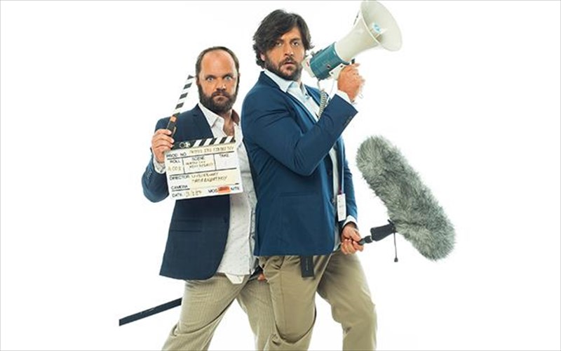 petres-stis-tsepes-tou-tis-mari-tzoouns-sto-theatro-tou-neou-kosmou