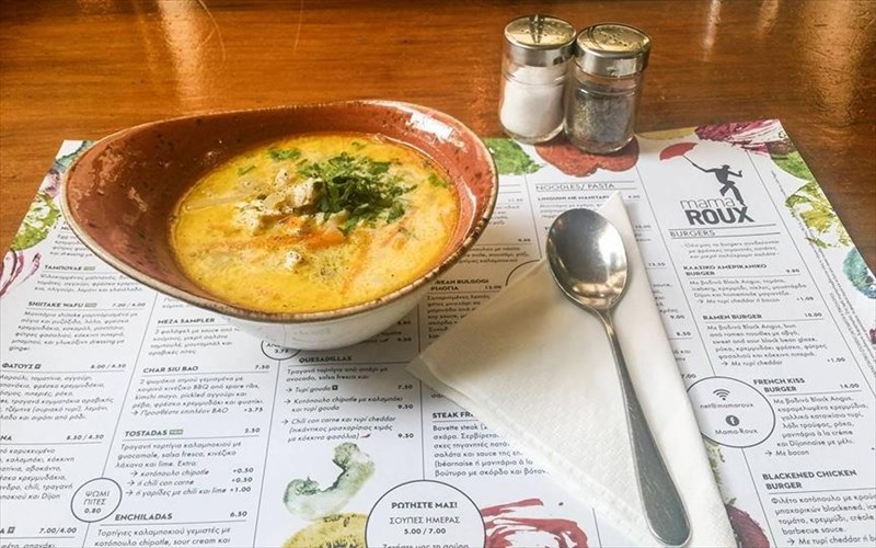 eksi-estiatoria-tis-athinas-pou-tha-sas-zestanoun-me-tis-soupes-tous