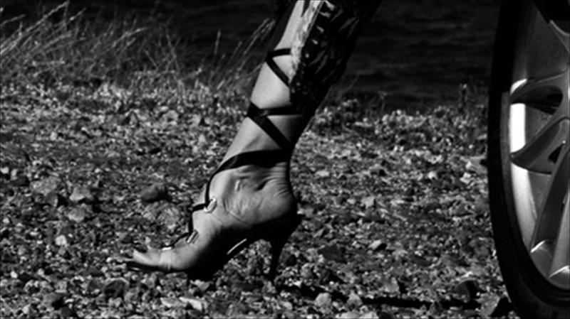 ta-gunaikeia-podia-ginontai-antikeimeno-latreias