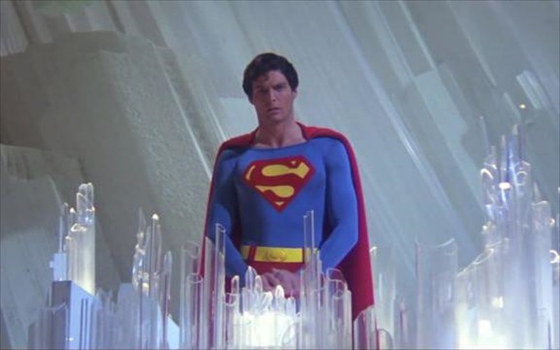 sto-sfuri-oi-authentikes-stoles-tou-superman-kai-tou-batman