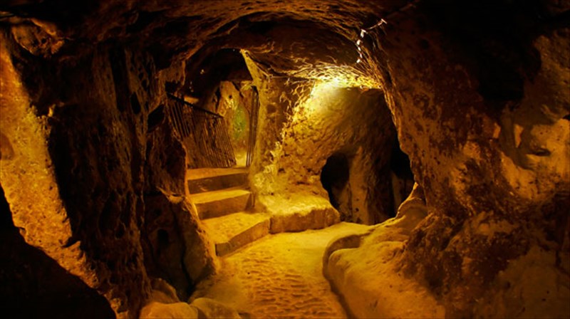 ta-10-kalutera-upogeia-taksidia