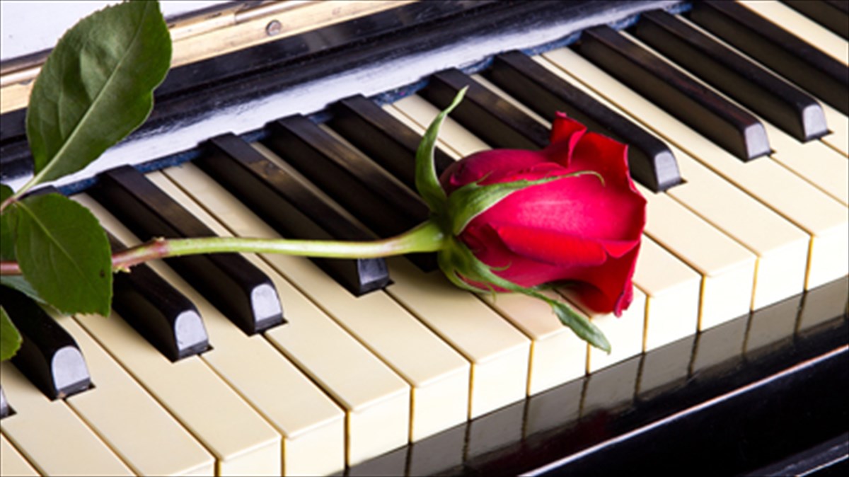 psithuroi-tis-anoiksis-sto-piano-tou-idrumatos-kakogianni