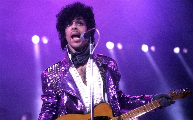 i-mousiki-tou-prince-se-ola-ta-streaming-services-apo-12-febrouariou