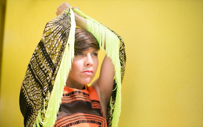 h-sarah-neufeld-ton-arcade-fire-tin-kuriaki-5-febrouariou-sto-six-dogs-febrouariou-sto-six-dogs