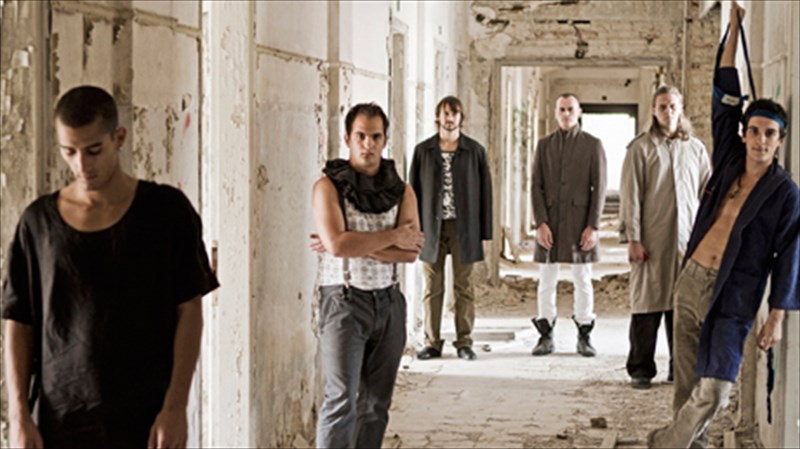 oi-yianneis-se-mia-avant-garde-live-performance-sto-kookoo